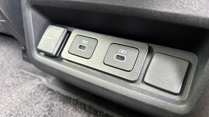 Land Rover Discovery 3.0 D350 Tempest 5dr Auto Diesel Station Wagon - Image 25